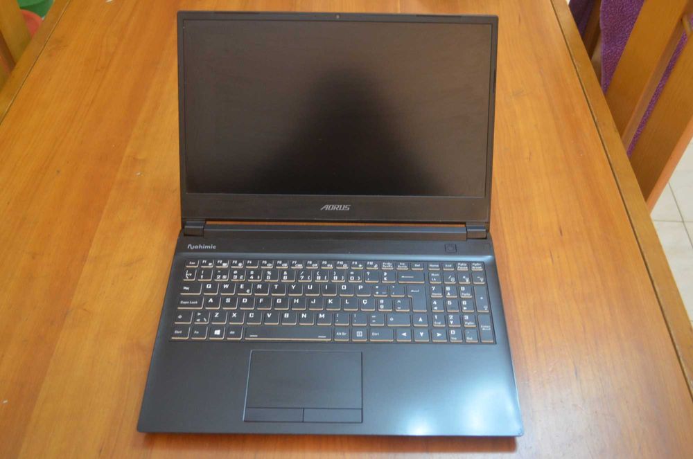 GAMING BEAST: Aorus i7 10th | RTX 2060 6GB | 144Hz