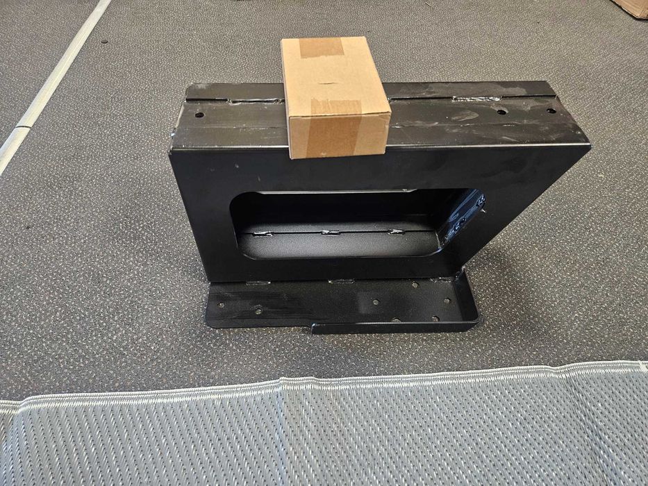Podstawa do pojedynczego fotela A400 w VW T6/T5, Renault Trafic, Mercedes Vito