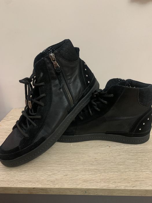 Жіночі шкіряні черевики.