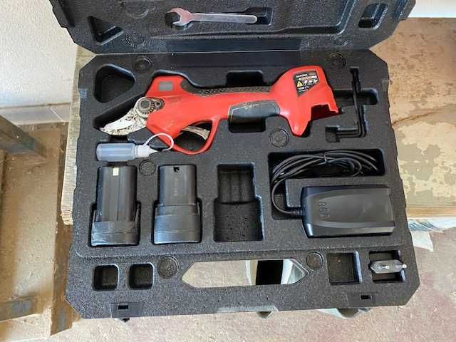 Tesoura de poda Altuna a bateria