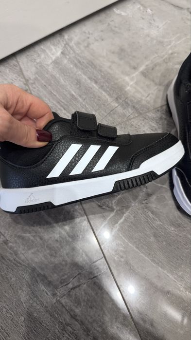 Кросівки adidas 30,5