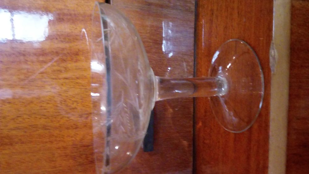 Рюмки фужери вази