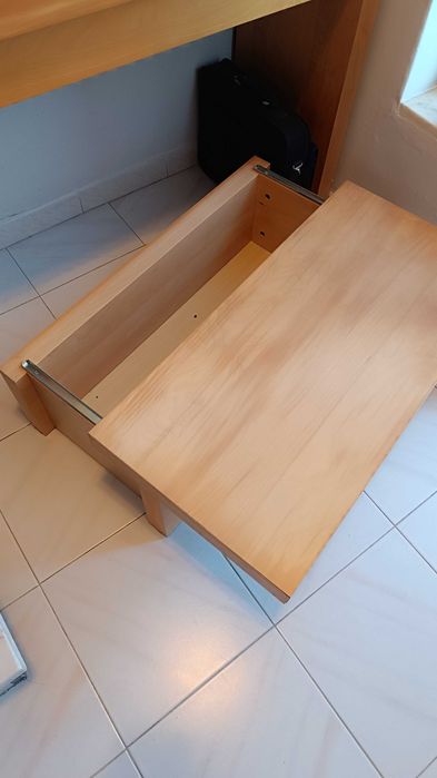 Toucador IKEA MALM (faia) com vidro e baú IKEA