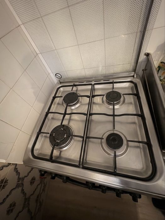 Fogão Indesit em Inox – 4 Bocas – Gás Natural – Excelente Estado
