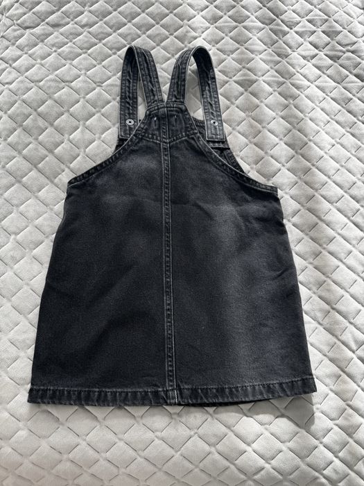 Чорна джинсова сукня з передником