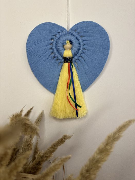 Ангел в украінському вбранні. Іграшка. Ручна робота. Макраме.