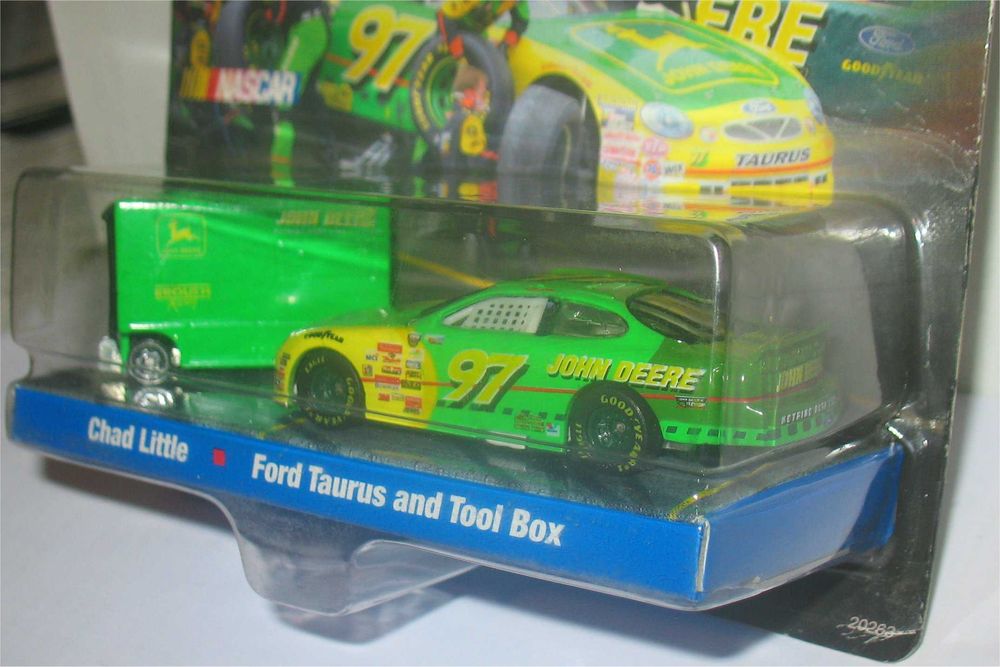 Hot Wheels - Ford Taurus Nascar "John Deere" - Chad Little (1998)