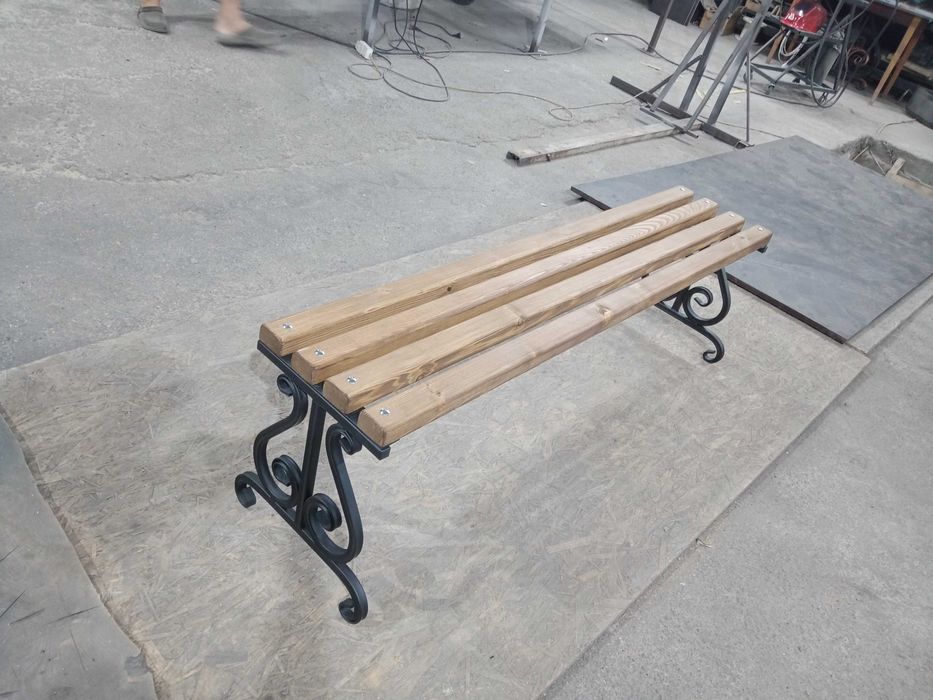 Лавка зі спинкою  та без спинки