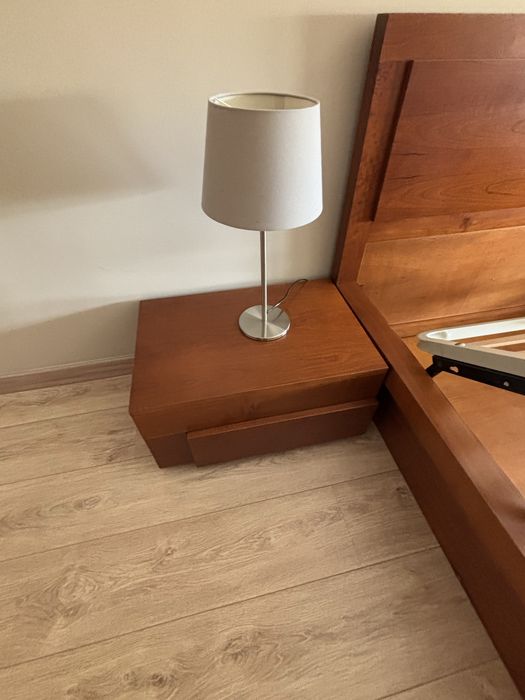 Vendo mobília de quarto de casal com cómoda