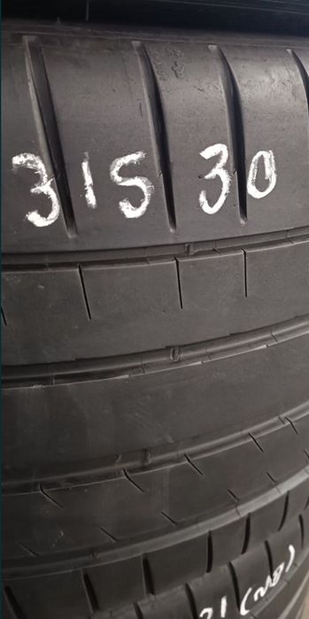 Pneus  315/30/22