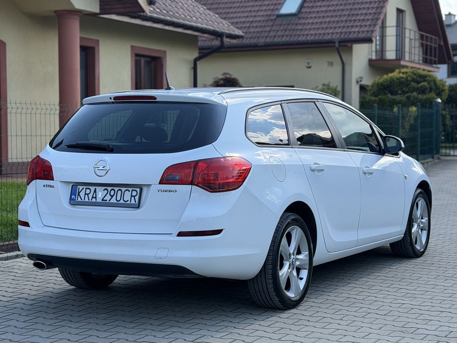 Opel Astra J  combi