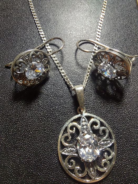 Komplet srebrnej biżuterii z cyrkonią