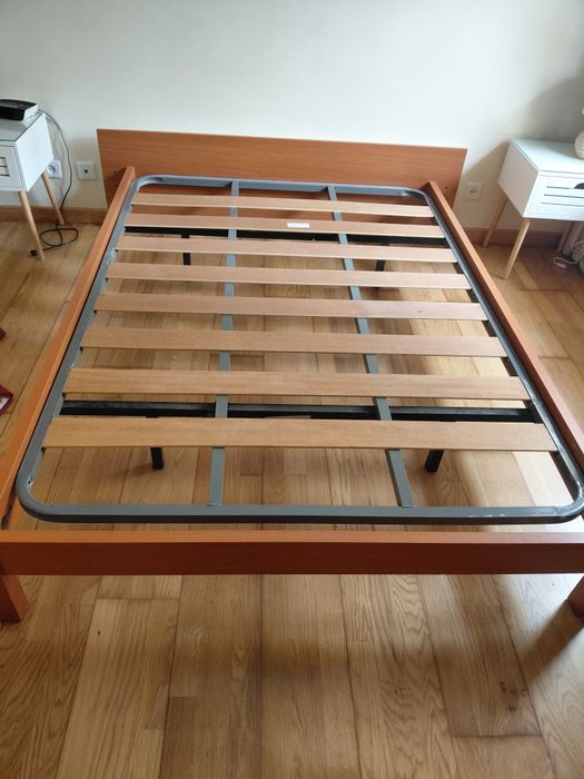 Cama com estrado sem colchão