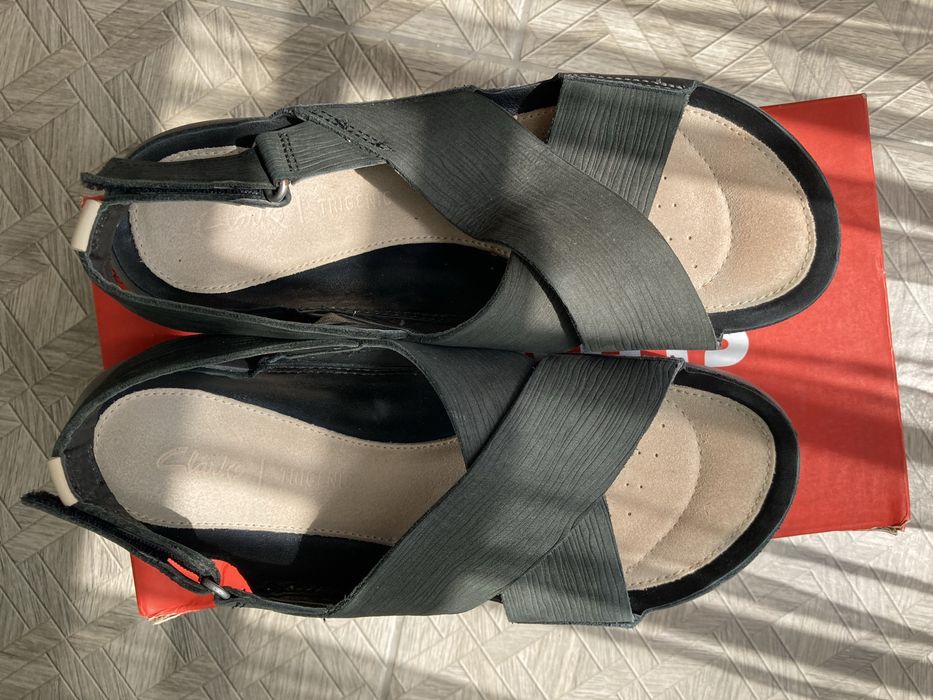 Жіночі босоніжки Clarks 38,5 чорні