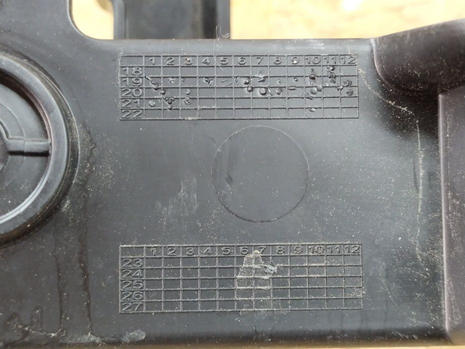 Range Rover Evoque II L551 2018- Кронштейн крепление заднего бампера