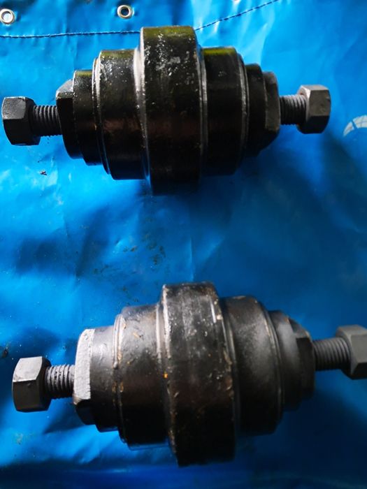 Górne rolki gąsienic do koparki Doosan  DH55 /60 ,DX