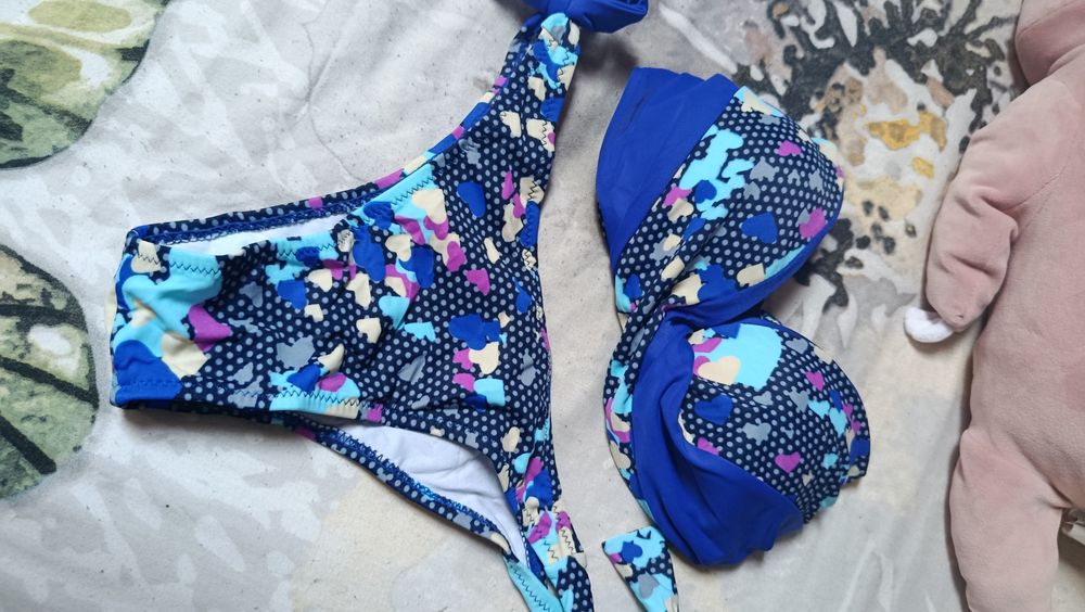 Biquíni azul e multicolor