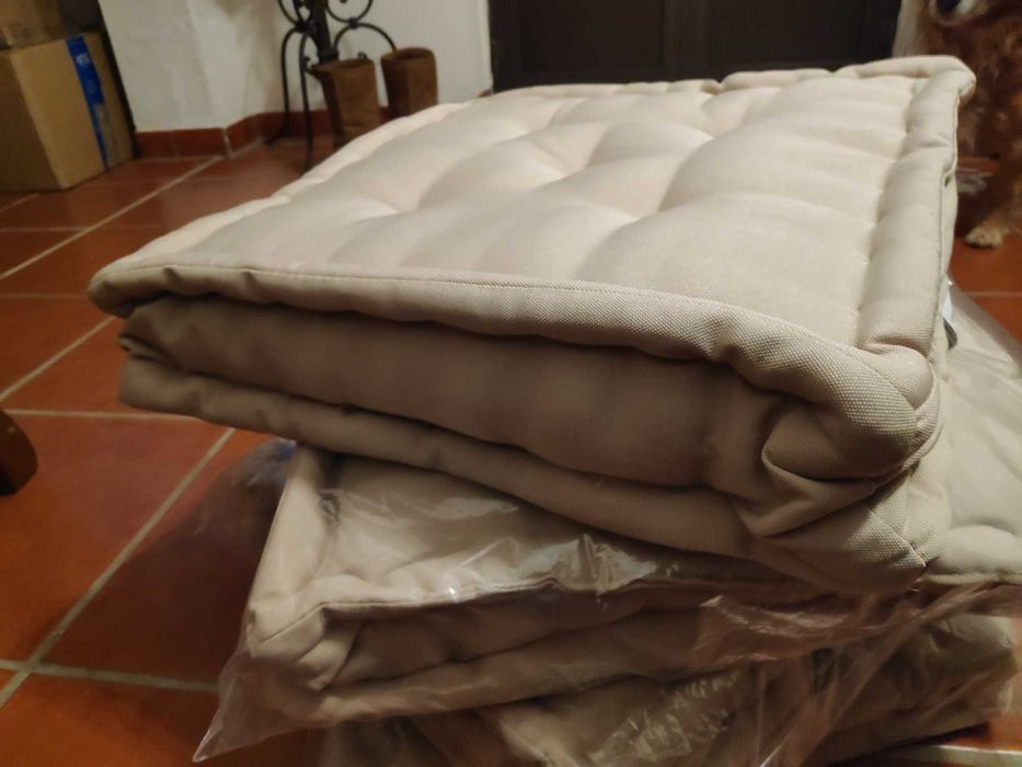 Almofadas /Couchins chão 40x40 novas