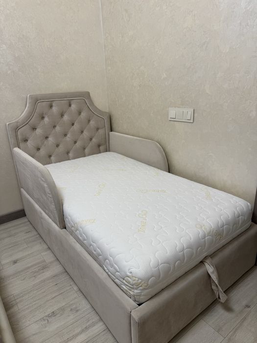 Дитяче ліжко з підйомним механізмом