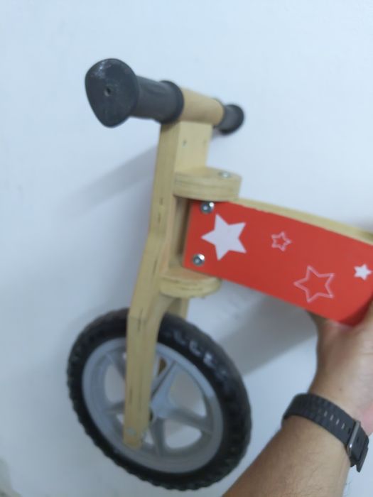 Bicicleta de equilíbrio/ aprendizagem/ sem pedais, de madeira