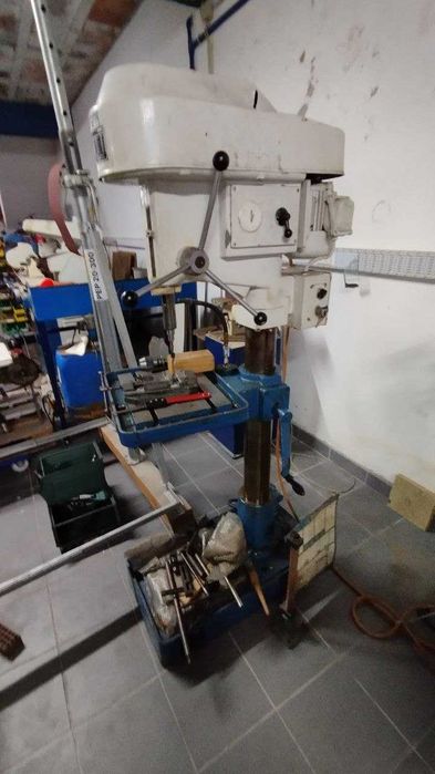 Máquina de Furar HAHN & KOLB Industrial