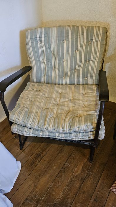 Divã anos 70 muito prático