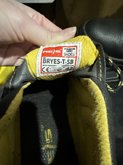 захисне спеціальне шкіряне взуття 42 р