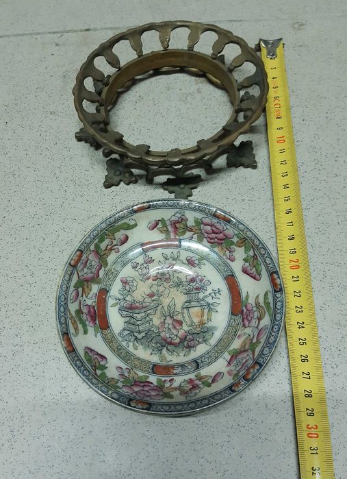 Prato Antigo em Porcelana Oriental