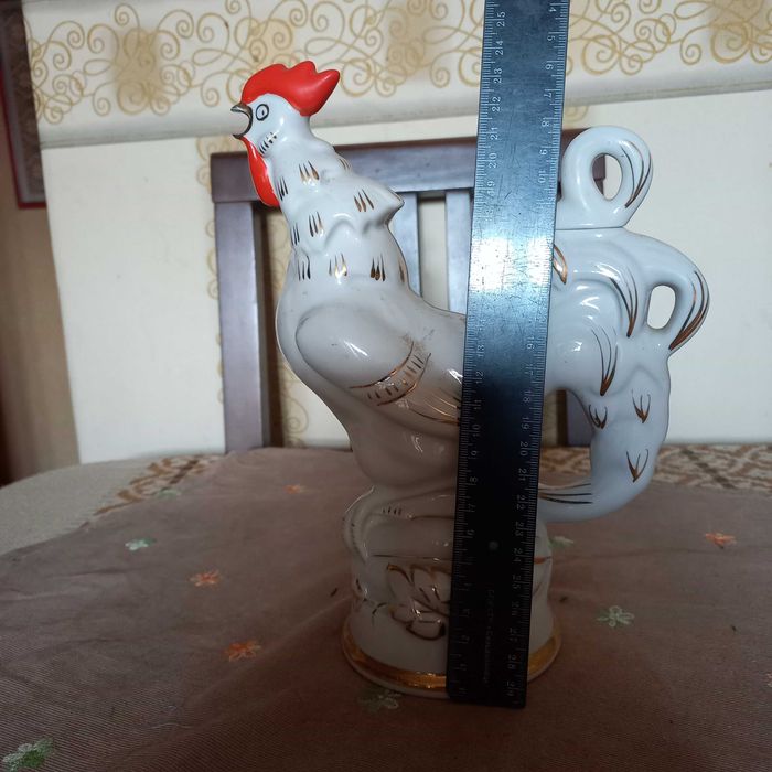 Фарфоровая статуэтка Петух