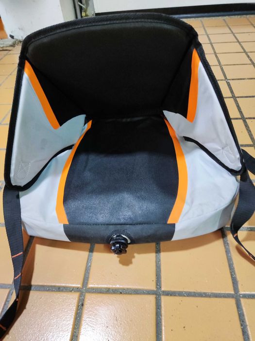Assento criança para colocar na cadeira