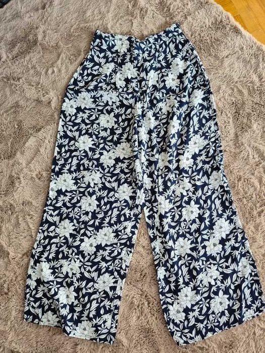 Spodnie w kwiaty/ rozm. 36