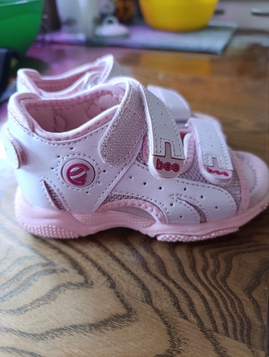 Продам босоніжки Clibee