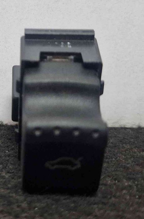 Botão / Interruptor de Abertura da Mala VW PASSAT B7 (A32, A33) ano 2018