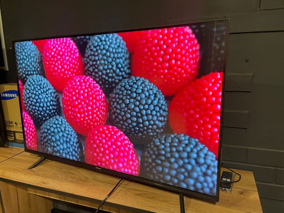 Телевізор hisense 43 smart tv 4k+ кріплення на стіну