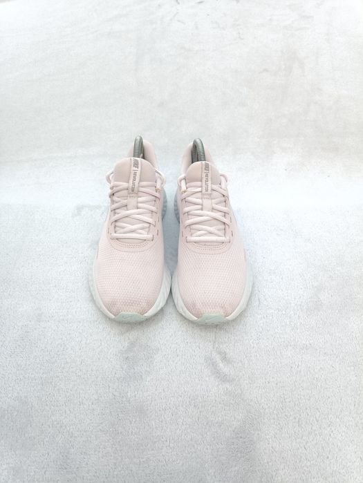 Женские кроссовки беговые Nike р40