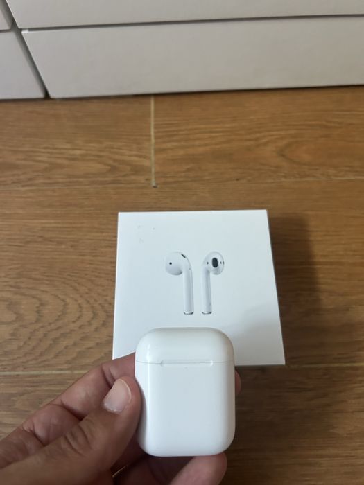 Apple Airpods 2019