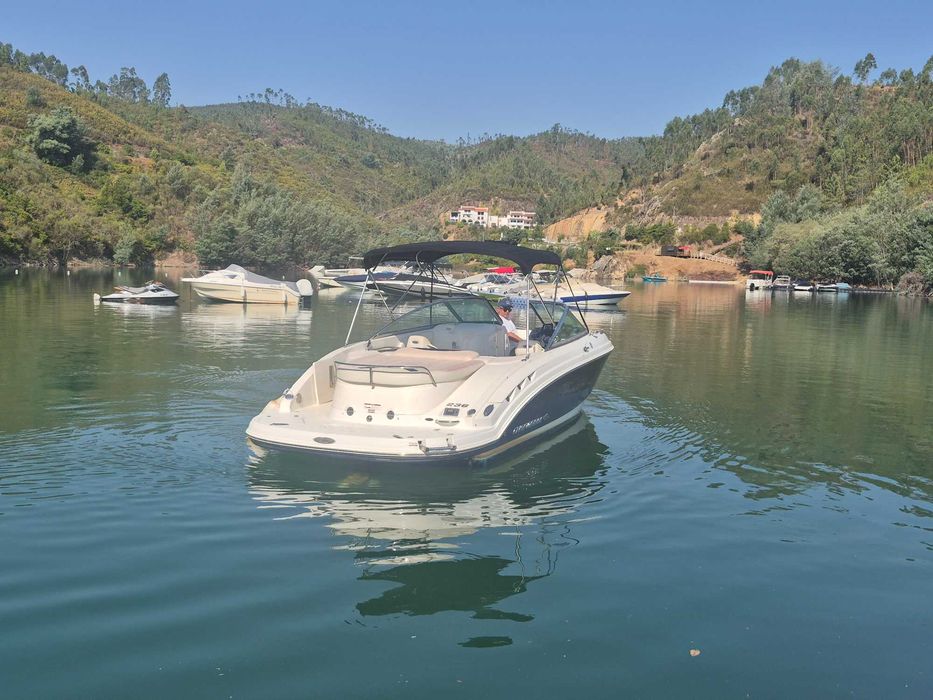 Barco Chaparral 236 SSX V8 300 HP