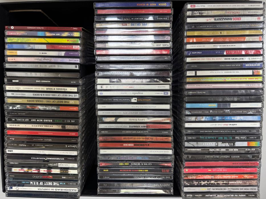 Cds de música de vários artistas