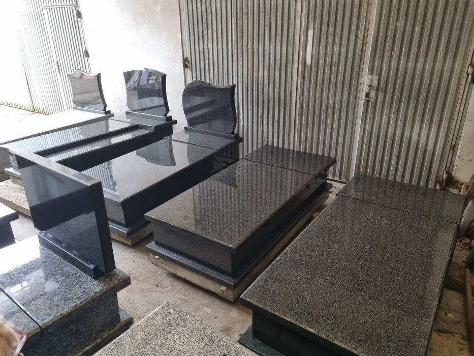 Nagrobek granitowy