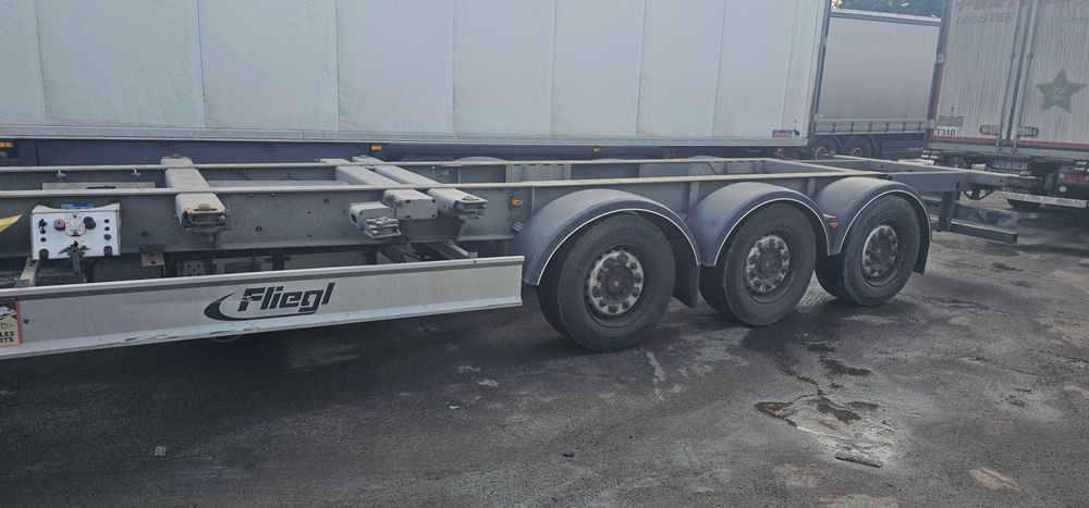 Naczepa podkontenerowa FLIEGL z agregatem prądotwórczym