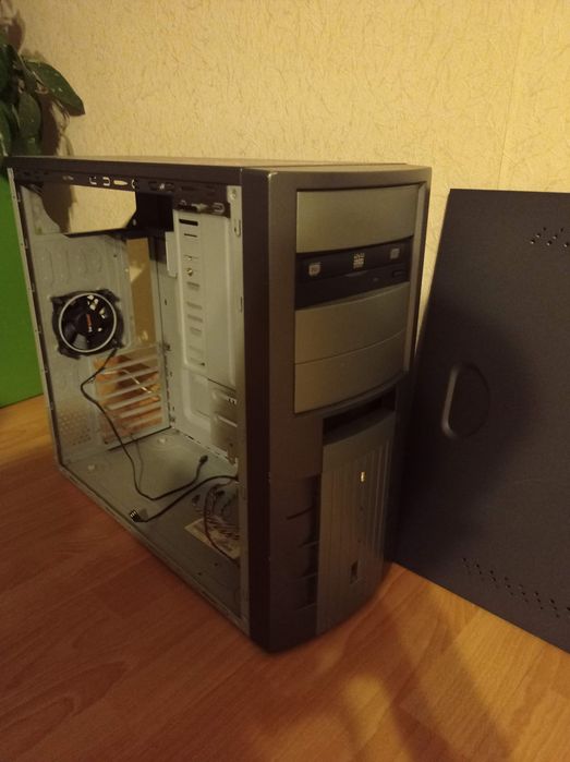 Obudowa komputerowa z wentylatorami BeQuiet