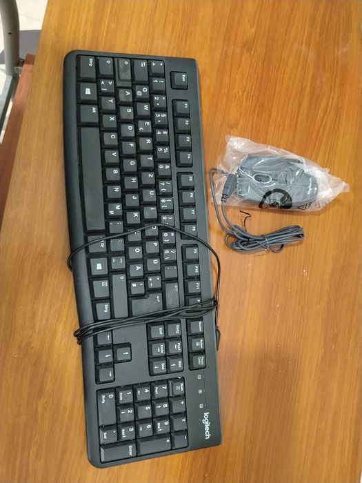 Klawiatura Logitech z myszką