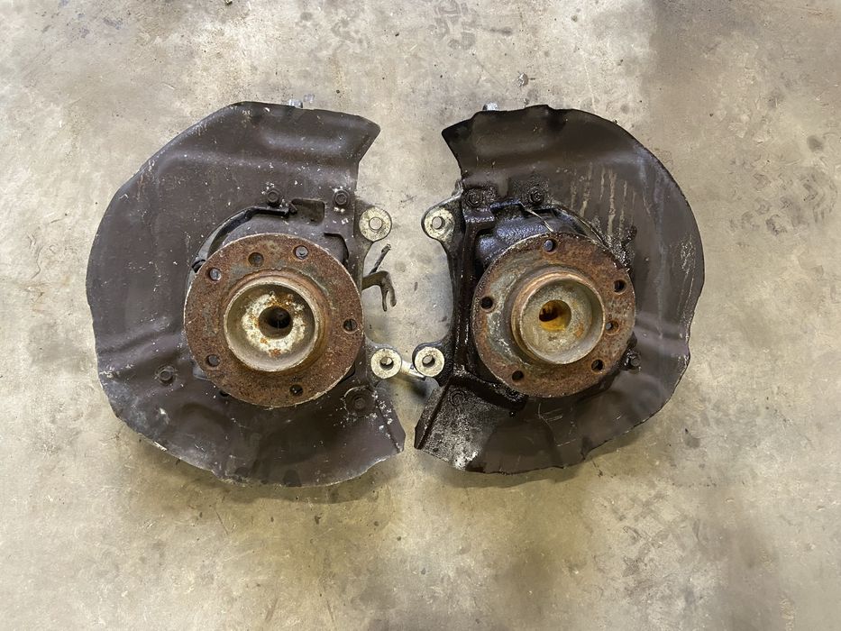 Zwrotnica Lewa prawa BMW e60 e61 przód zwrotnica wahacz