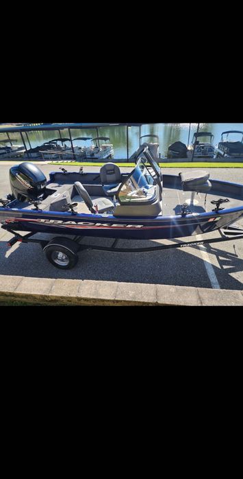 Łódź wędkarska Tracker pro guide v16 wt 90 hp