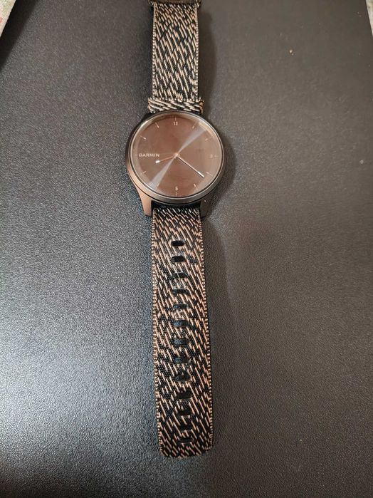 Smartwatch híbrido Garmin Vivomove Style preto