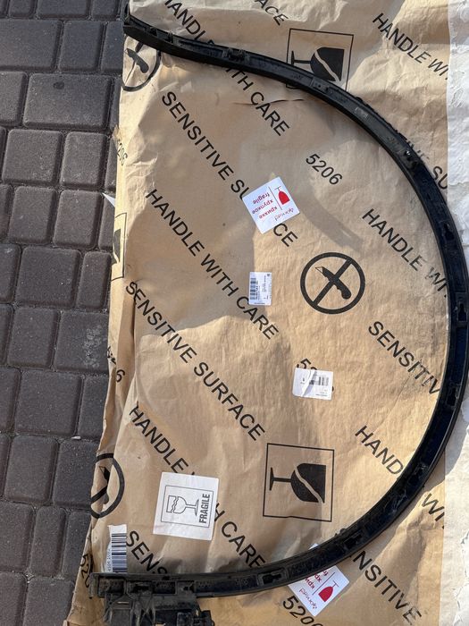 760 853 718 накладка переднього крила оригінал є подряпини на фото вид