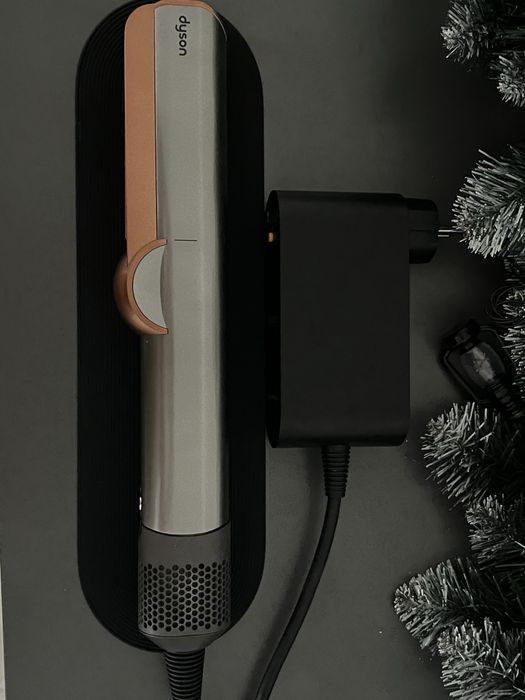 Б/У Dyson Airstrait