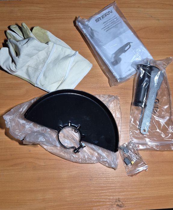 Кутова шліфмашина STERN AG230B