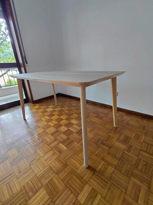 Mesa IKEA em madeira
