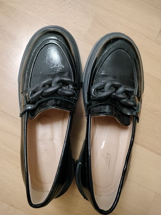 Продам туфлі-лофери р.39